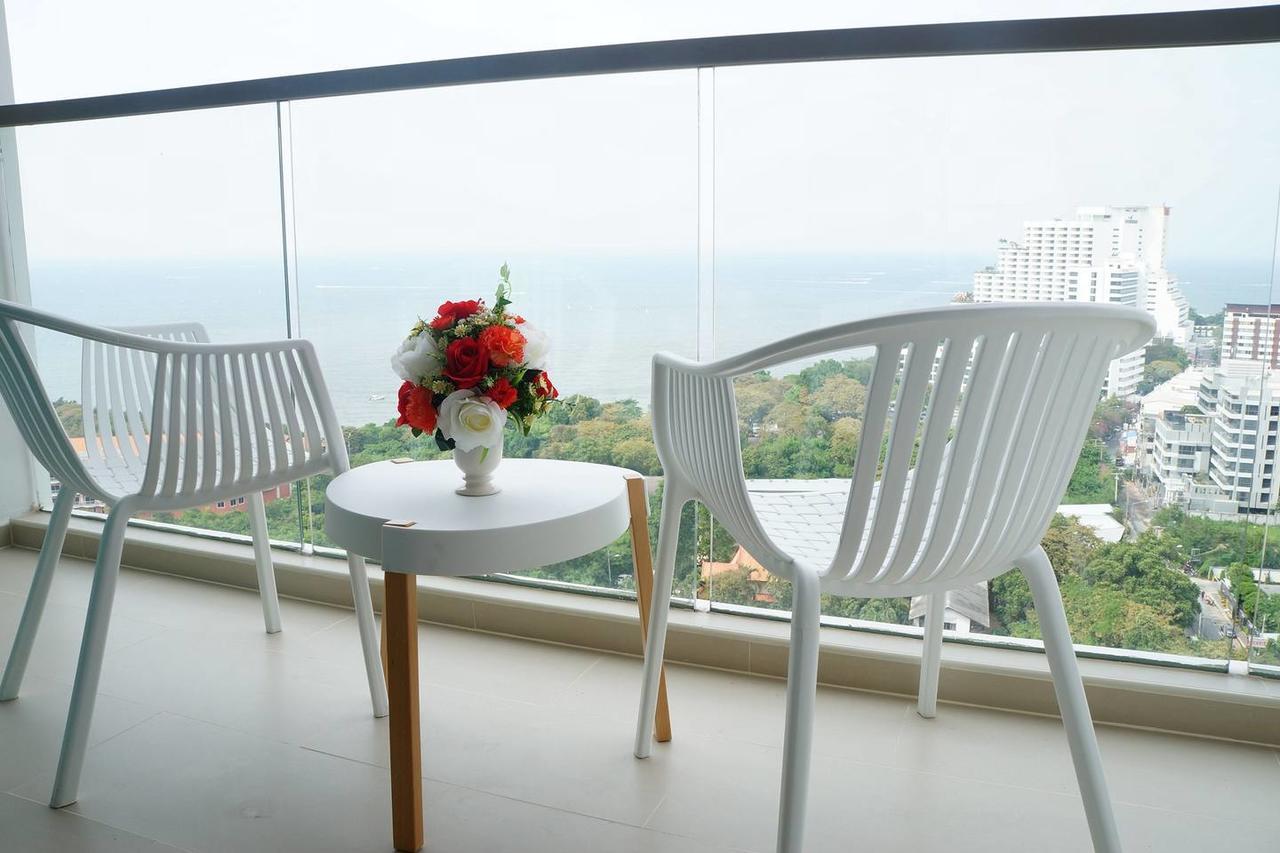 The Peak Towers Pattaya Exterior foto