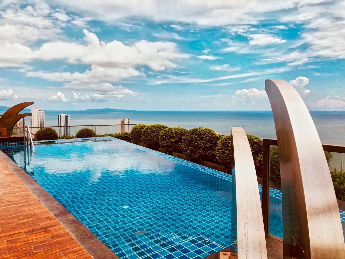 The Peak Towers Pattaya Exterior foto