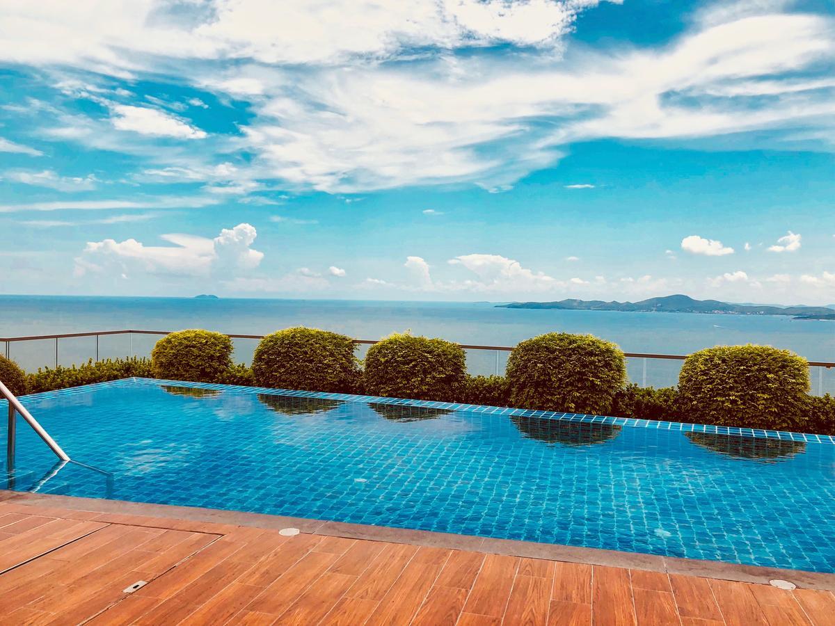 The Peak Towers Pattaya Exterior foto