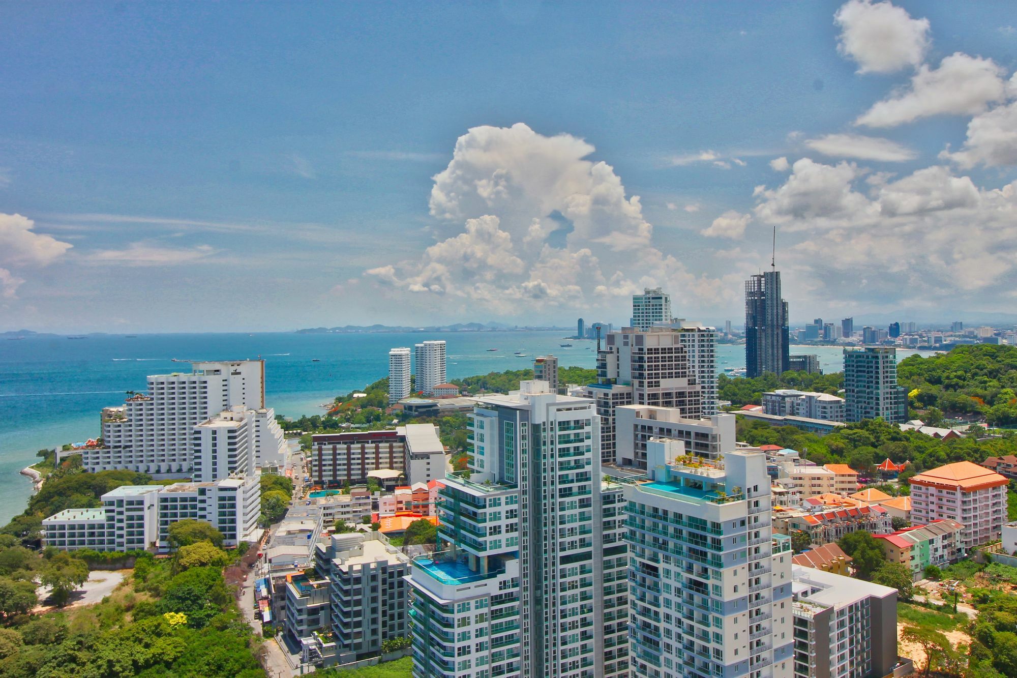 The Peak Towers Pattaya Exterior foto