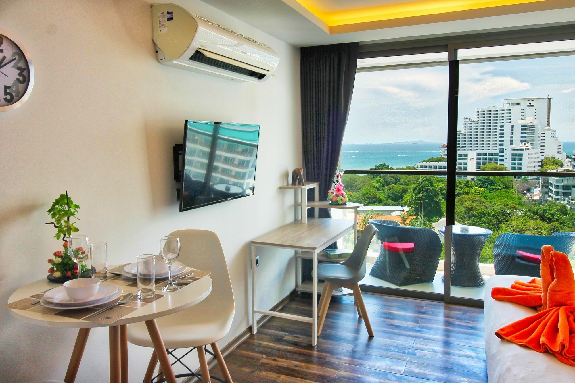 The Peak Towers Pattaya Exterior foto