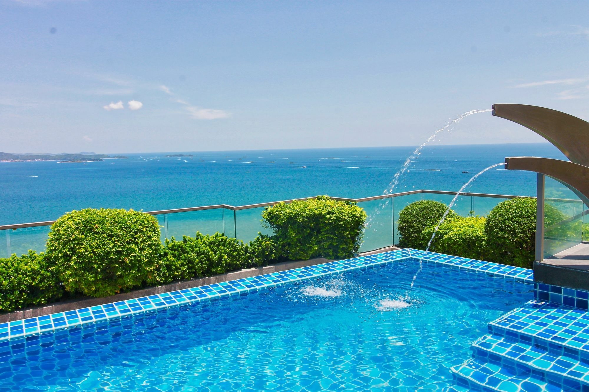 The Peak Towers Pattaya Exterior foto